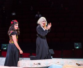 Camelia Jordana et Caroline Rose impressionnent et triomphent dans "Mimi, scènes de vie de bohème"