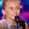 Vic, la jeune chanteuse non voyante qui bouleverse les réseaux sociaux par sa joie et sa force intérieure