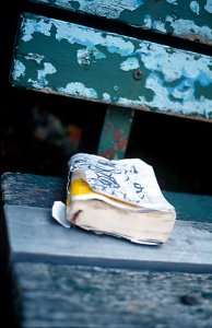 C'EST LE LIVRE QU'ON ASSASSINE !