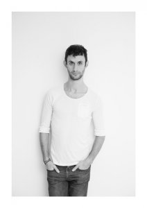 rA présente son Electro pop baroque !