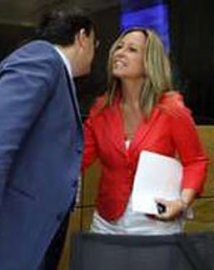 Trinidad Jimenez fait la bise en défendant de la faire