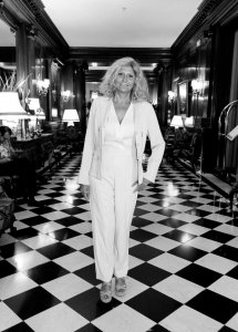 J'me présente, je m'appelle Sarah Mostrel