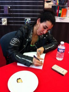 Amale El Atrassi mise à mal par le Boycott et la Censure de son livre en France