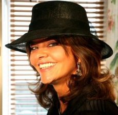 Rencontre avec Clara Basteh, Romancière, Modèle et Produtrice