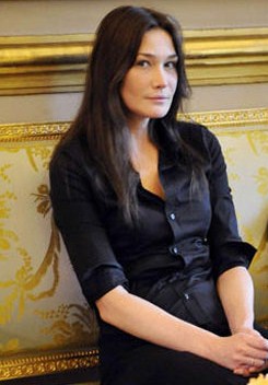CARLA BRUNI A-T-ELLE INFILTREE L'ELYSEE ???
