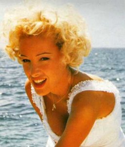 OPHÉLIE WINTER : UNE ARTISTE MULTIFACE !