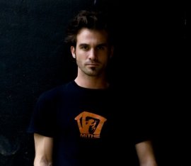 CharlElie découvreur de talent : Usthiax, premier album « bleu palpitant » sortie le 1er septembre.