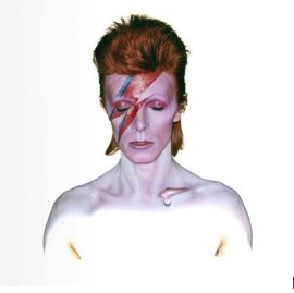 le photographe anglais Brian Duffy est mort le 5 juin 2010 à l'âge de 76 ans.