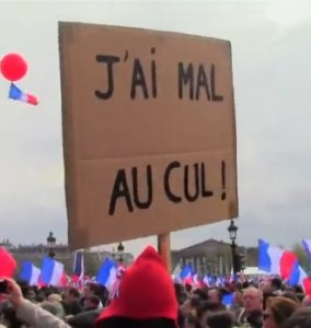 Guillaume Meurice se déguise en Marianne bafouée au Meeting de Sarkozy