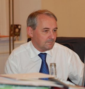 François Pérol va nettoyer l'Écureuil au Kärcher