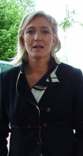 TIENS BON LA BARRE MARINE LEPEN !