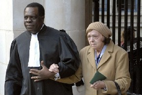 Les vieux n'ont pas le même destin selon leur fortune...