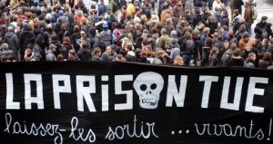 À petit feu ou plus brutalement, la prison tue