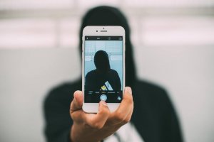 Cyberharcèlement : ces profils de jaloux, frustrés et violents qui se cachent derrière les écrans (et pourquoi vous pourriez en faire partie)
