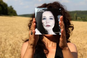 80 000 vues en sept jours : la chanson de Stéphanie Blanche fait le Buzz