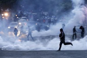Pierre Desproges réagit aux lamentables dégradations et violences des supporters du PSG à Paris