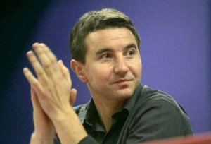 La Vague Bleue à l'Horizon