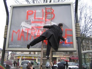 Un déboulonneur de pub en procès pour refus de prélèvement d'ADN