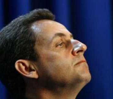 LORSQUE L'EMPEREUR SE DÉPLACE CELA NOUS DÉPASSE