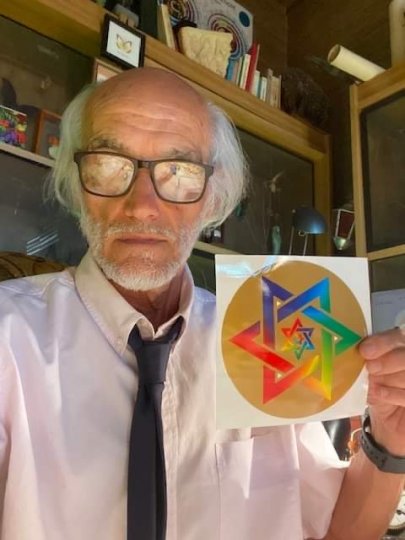 Joseph Blanc : le célèbre Iridologue caladois adopte les fréquences lumineuses (chromothérapie)