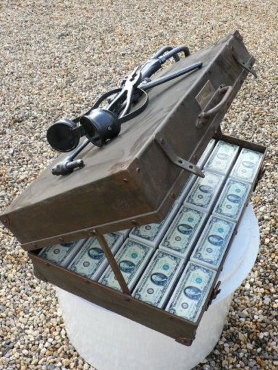 Les services secrets dans la valise aux 134 milliards