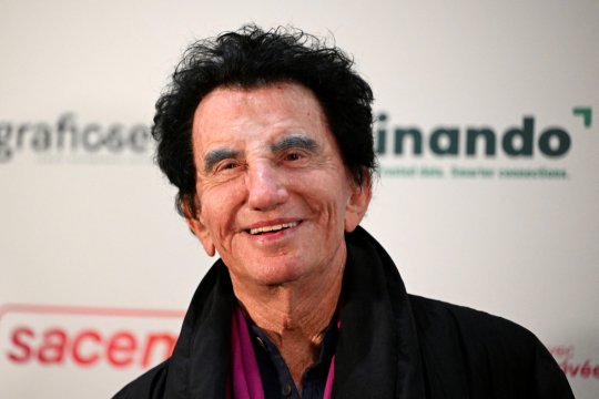 Fallait-il que Emmanuel Macron rende hommage à Jack Lang ?
