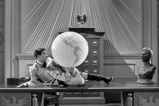 Adolf Hitler et Charlie Chaplin : l'étrange destin parallèle de deux hommes nés la même année