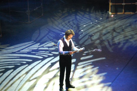 Edouard Baer dans "Looking for Mister Castang" 