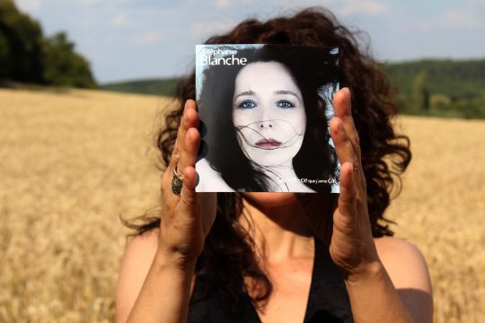 80 000 vues en sept jours : la chanson de Stéphanie Blanche fait le Buzz
