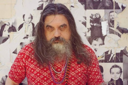 J'HABITE CHEZ EMMAÜS ET JE SUIS CANDIDAT À L'ACADÉMIE FRANÇAISE