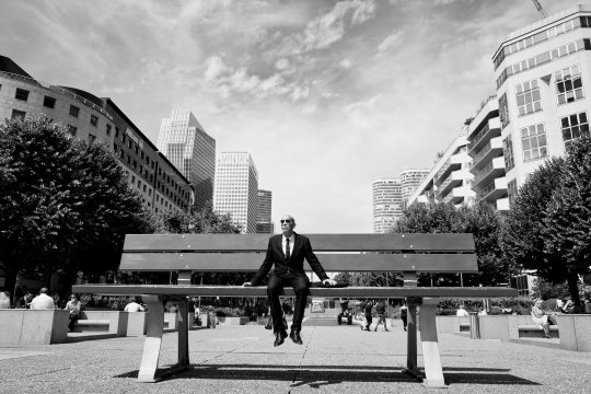 Un clip de chanson parodie JP Fanguin "Connard en costard"