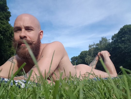  Interview de Julien, militant naturiste parisien ! (1)