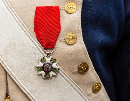 Pourquoi donne-t-on désormais la Légion d'honneur à n'importe qui ?
