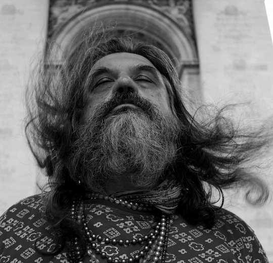 DÉCLARATION SUR L'HONNEUR DU POÈTE FRANCOPHONE EDUARDO PISANI AUX FRANÇAIS