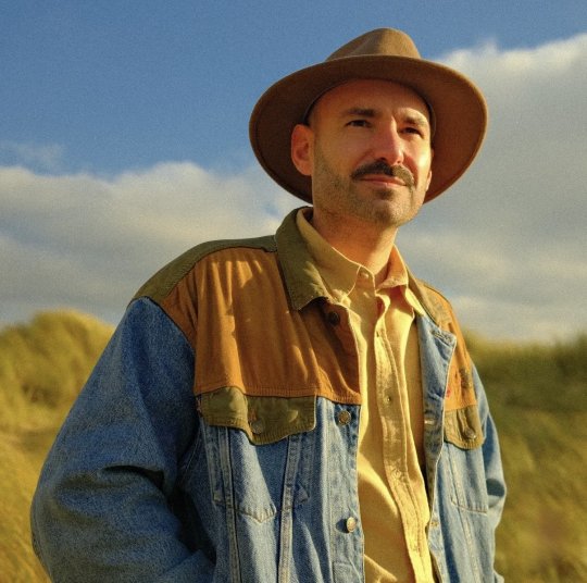 Rencontre avec JAHEN, la douceur brute d'un artiste qui cherche l'essentiel (en Concert à Paris le 16 avril)