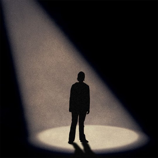 Les saints en vitrine et les loups en coulisses